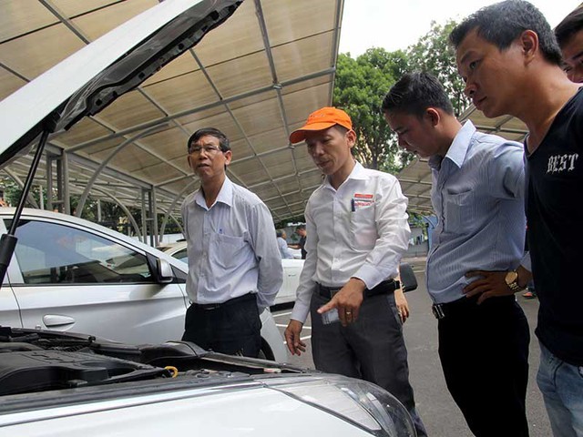 Thuế nhập khẩu xe bốn bánh đã qua sử dụng (xe bốn bánh cũ) chuẩn bị tăng cao, đẩy giá xe cũ lên cao. Ảnh: HOÀNG GIANG