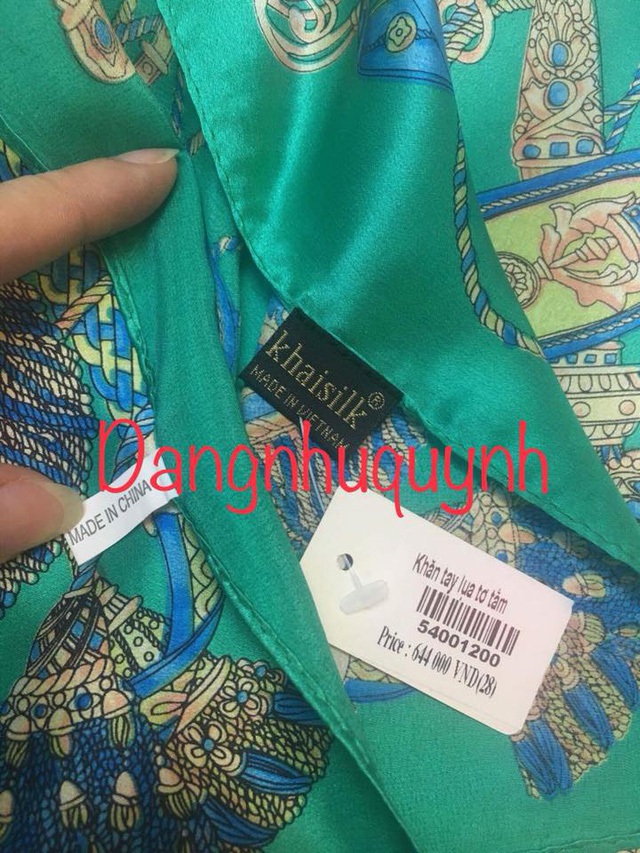 Hình ảnh chiếc khăn vừa có Made in China, vừa có Made in Vietnam. Nguồn: Facebook Dang Nhu Quynh