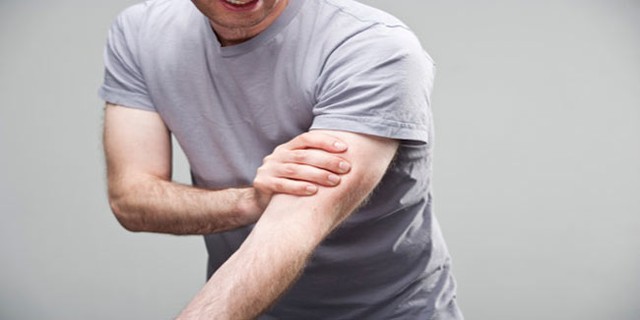 
Phù bạch huyết đôi khi cũng gây ra cảm giác nặng nề khi vận động ở cánh tay.
