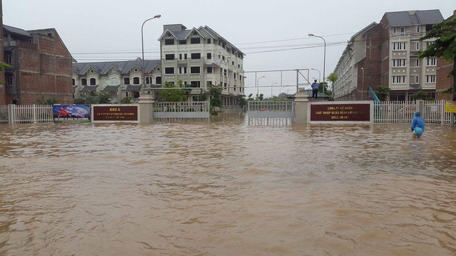 Khu Nam An Khánh chìm trong biển nước cách đấy 1 năm.
