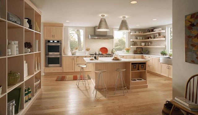 Lựa chọn lát sàn gỗ cho bếp sẽ giúp ngôi nhà thêm sang trọng và lịch sự. 