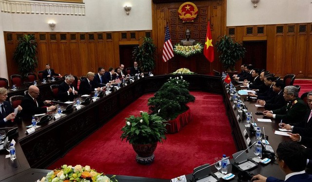 
Ông Dan Scavino Jr cũng đăng tải hình ảnh cuộc hội kiến giữa Tổng thống Mỹ với Thủ tướng Nguyễn Xuân Phúc
