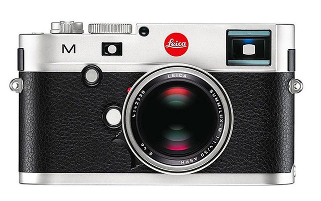 Máy ảnh Leica mạ bạc trị giá 5.550 bảng Anh