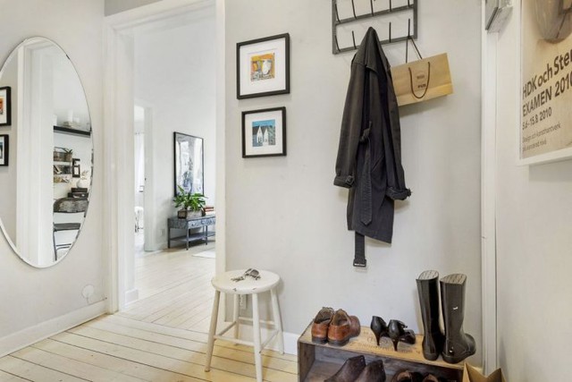 
Căn hộ mang nét kiến trúc tiêu biểu cho phong cách Scandinavia với tường trắng, sàn gỗ tự nhiên, nội thất hiện đại.

 
