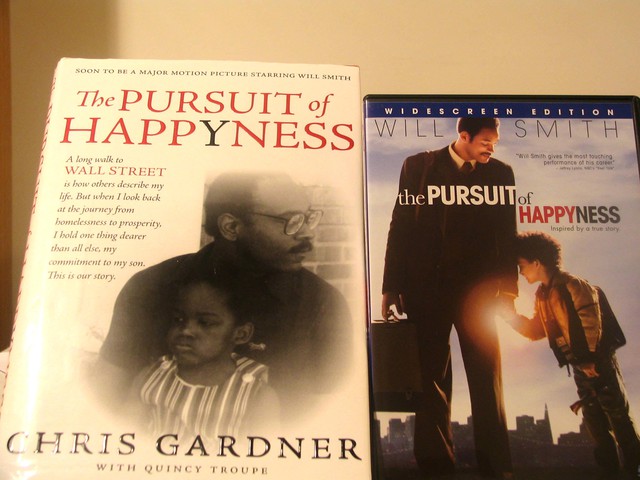 
Quyển hồi ký của Gardner và đĩa DVD bộ phim Mưu cầu hạnh phúc
