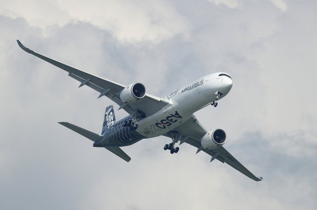 
Với 2 động cơ Trent XWB, một chiếc máy bay 240 tấn dễ dàng cất cánh và đạt tới vận tốc cận âm. Nó được sản xuất cho những chiếc máy bay thân rộng Airbus A350XWB. Ảnh: Getty

