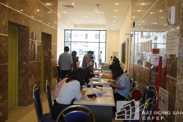 
Bắt đầu từ ngày 17-22/4, các căn hộ tại đây đã được tiến hành bàn giao cho khách hàng.
