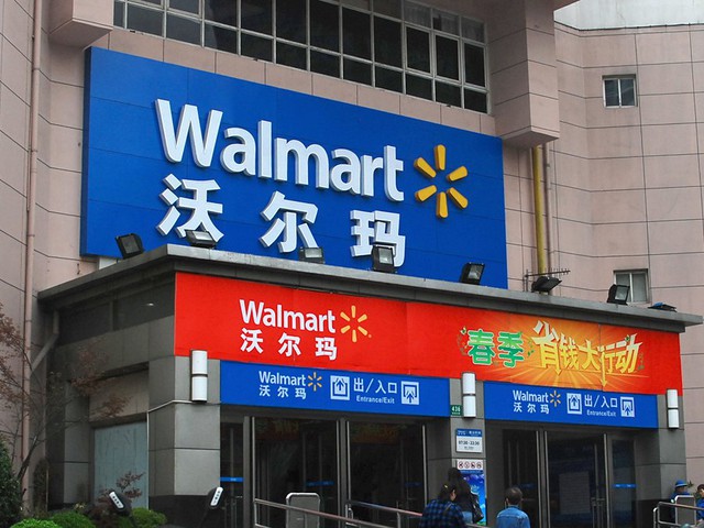 
Bên ngoài, Walmart Trung Quốc cũng được thiết kế như những cửa hàng khác trên thế giới, cùng màu sắc và logo đặc trưng.
