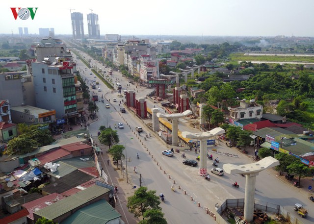
Nhưng sau đó, Ban quản lý dự án Đường sắt đô thị Hà Nội phải lùi tiến độ đến năm 2015, 2017 và đến nay xác định đến 2021 cố gắng hoàn thành.
