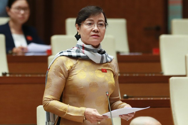Đại biểu Lưu Bình Nhưỡng và Nguyễn Thị Quyết Tâm tranh luận về nhà hát 1.500 tỷ tại Thủ Thiêm - Ảnh 2.
