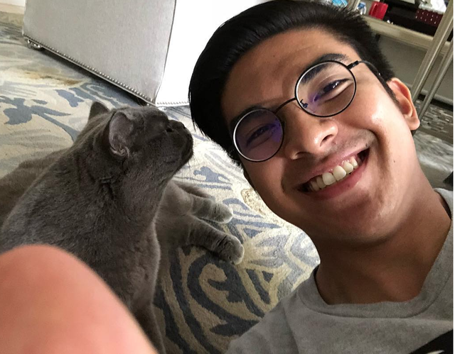 Chân dung bộ trưởng trẻ nhất châu Á: đẹp trai, mê mèo, thích Instagram và cũng phản ứng gắt trên mạng xã hội như ai - Ảnh 5.