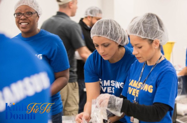 Khi người khổng lồ Samsung đi làm tình nguyện: 400 nhân viên mỗi ngày, kéo dài liên tục trong 1 tháng ở hơn 30 quốc gia - Ảnh 1.