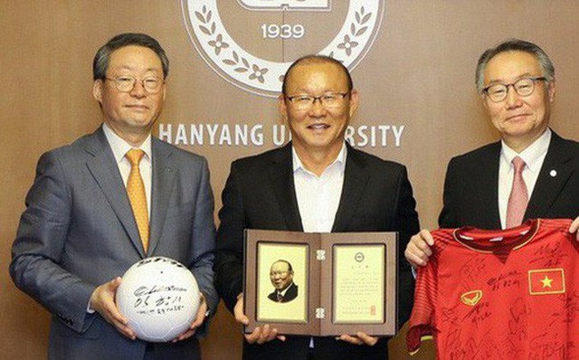 Vinh quang đầy chông gai của Park Hang-seo: Từ HLV đội bóng hạng 3 mờ nhạt đến niềm tự hào của cả Hàn Quốc - Ảnh 8.