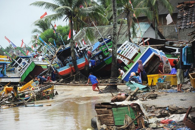 Lựa chọn giữa cứu vợ hoặc cứu mẹ trong cơn sóng thần, người đàn ông Indonesia buộc phải đưa ra quyết định nghiệt ngã - Ảnh 2.
