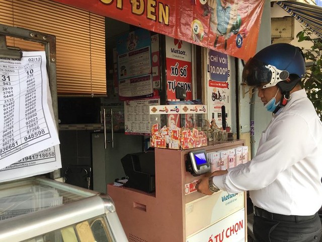 Vé số Vietlott: Sớm nở tối tàn, hết thời hoàng kim? - Ảnh 1. Vé số Vietlott: Sớm nở tối tàn, hết thời hoàng kim? - Ảnh 1.