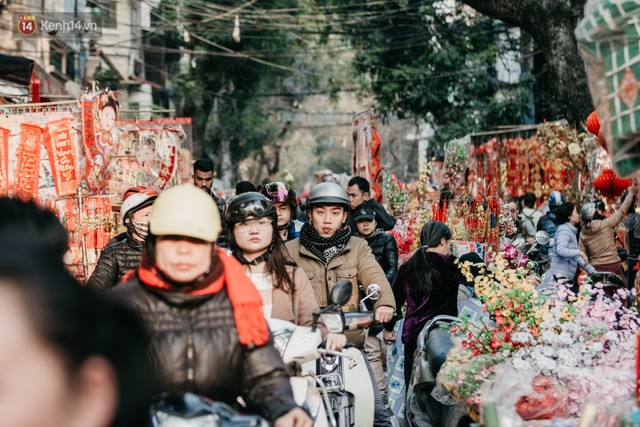 Chùm ảnh: Ghé thăm chợ hoa truyền thống lâu đời nhất Hà Nội - cả năm chỉ họp đúng một phiên duy nhất - Ảnh 4.