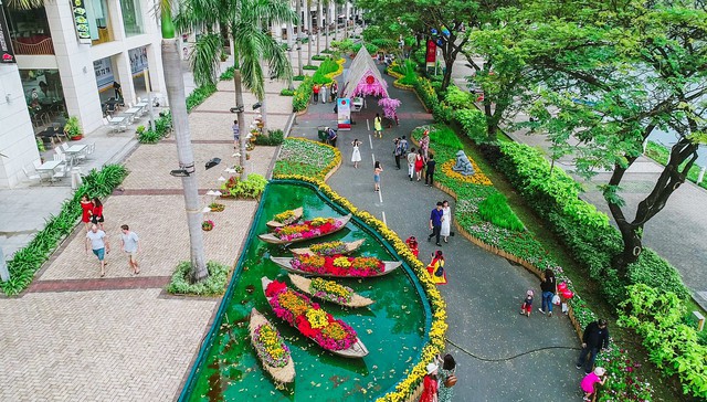 Toàn cảnh những con phố hoa xuân Mậu Tuất 2018 rực rỡ ở khu thành phố Ecopark và Phú Mỹ Hưng - Ảnh 3.