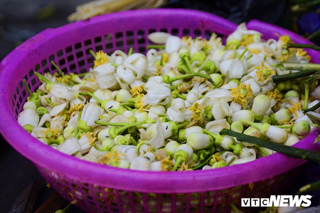 Hoa bưởi đầu mùa, giá tới 300.000 đồng/kg vẫn hút khách Hà Nội - Ảnh 13.