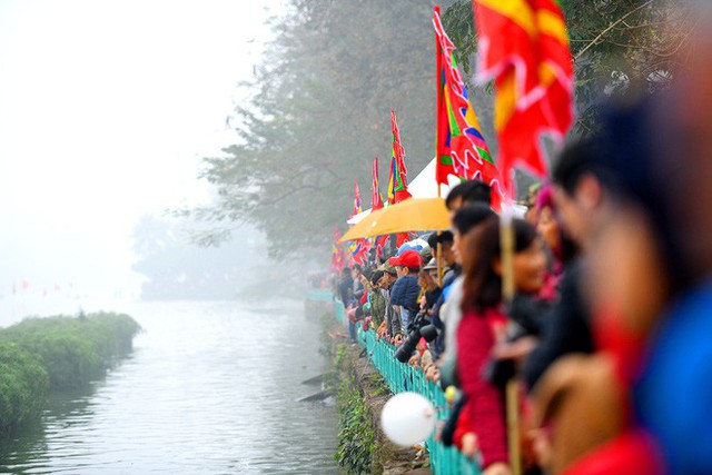  Người dân háo hức xem lễ hội đua thuyền rồng đầu tiên trên hồ Tây - Ảnh 17.