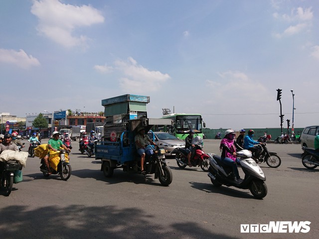 Ảnh: Xe máy chém lộng hành khắp phố Sài Gòn dịp cận Tết - Ảnh 7.