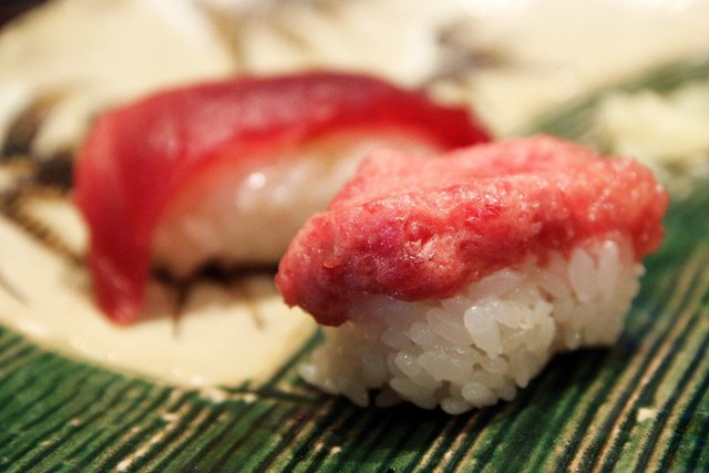 Blogger nổi tiếng Mark Wiens chia sẻ hành trình khám phá quán sushi cực ngon ở Tokyo - Ảnh 6.