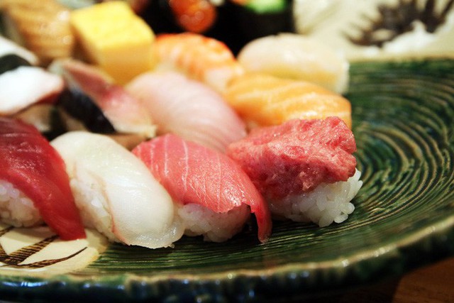 Blogger nổi tiếng Mark Wiens chia sẻ hành trình khám phá quán sushi cực ngon ở Tokyo - Ảnh 7.