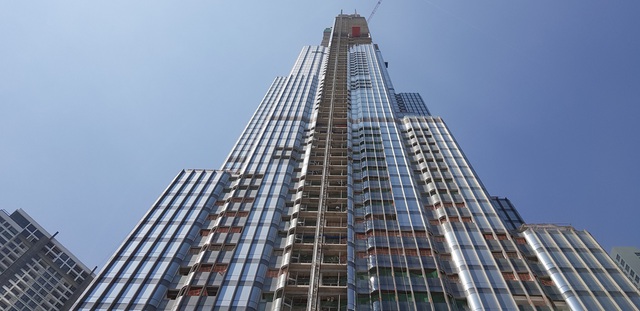Vingroup chính thức cất nóc tòa nhà cao nhất Việt Nam Landmark 81 có độ cao gần 500m - Ảnh 2.