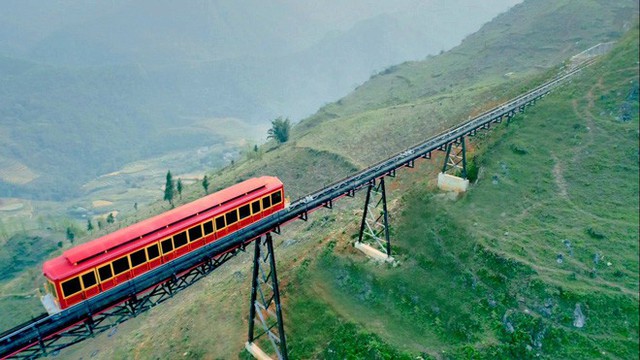  Tuyến tàu hỏa leo núi dài nhất Việt Nam đã chính thức hoạt động - Ảnh 10.