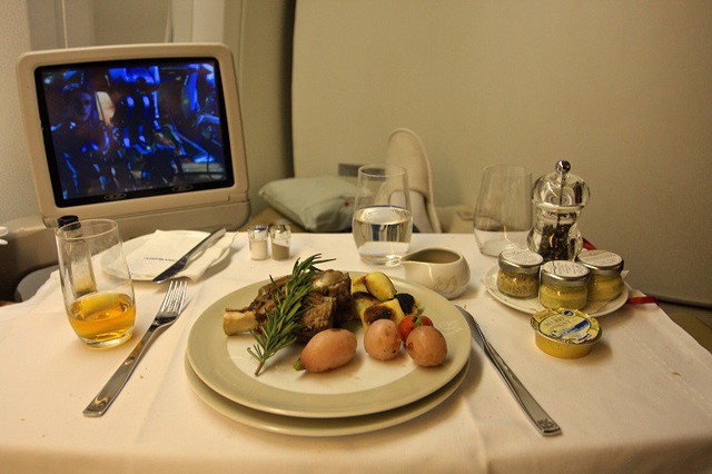 Sự thật về sử dụng thực phẩm, đồ uống trên máy bay bạn chưa bao giờ biết - Ảnh 4.