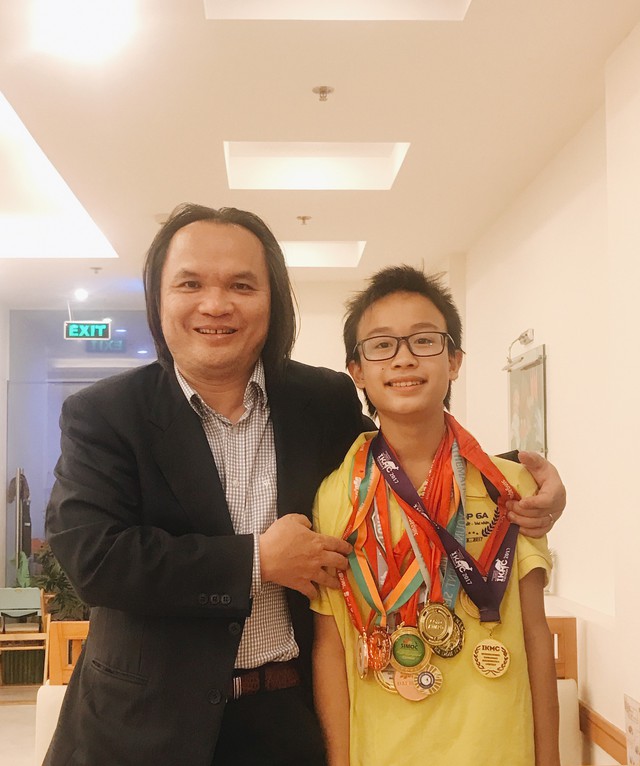 Nam sinh trường Ams giành Huy chương Bạch kim Olympic Toán Châu Á Thái Bình Dương vòng Quốc gia - Ảnh 1.