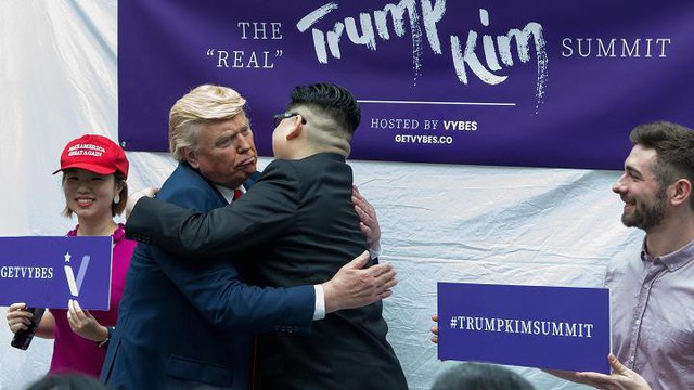 Những cách kiếm tiền độc đáo ăn theo hội nghị Trump - Kim của người Singapore - Ảnh 1.