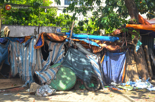 Xóm trọ nghèo không quạt, không điều hòa ở Hà Nội: Ban ngày đi khỏi nhà, ban đêm phải đổ nước lên giường mới ngủ được - Ảnh 2.