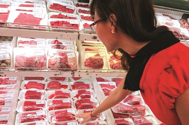 Gần 20.000 tấn thịt heo nhập giá sốc chỉ 26.000 đồng/kg - Ảnh 1.