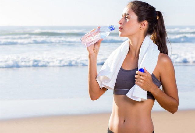Uống nước ấm vào sáng sớm giúp bạn thu về 6 lợi ích đáng ngạc nhiên cho sức khỏe - Ảnh 2.