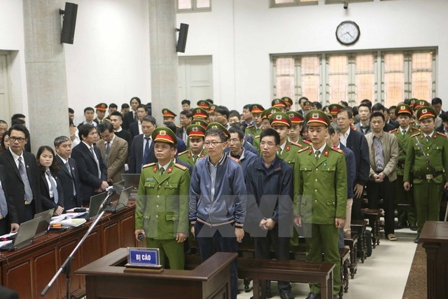 Bị cáo Trịnh Xuân Thanh, nguyên Chủ tịch Hội đồng quản trị, Tổng Giám đốc PVC và đồng phạm tại phiên xét xử. (Ảnh: Doãn Tấn/TTXVN)