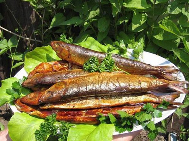 Món cá hồi hun khói Omul nổi tiếng của người Siberi. (Ảnh: Internet)