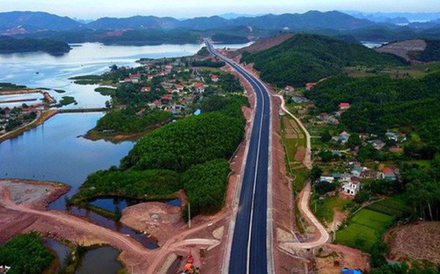 Cận cảnh cao tốc 12.000 tỉ xuyên rừng kết nối với sân bay Vân Đồn