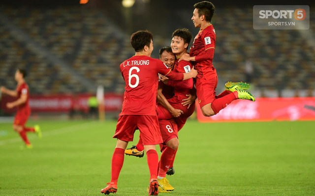 Từ cõi chết trở về, thầy trò HLV Park đã làm nên điều không tưởng khi đi tới tứ kết Asian Cup 2019: Hãy tự hào về các chiến binh áo đỏ của Việt Nam! - Ảnh 1.