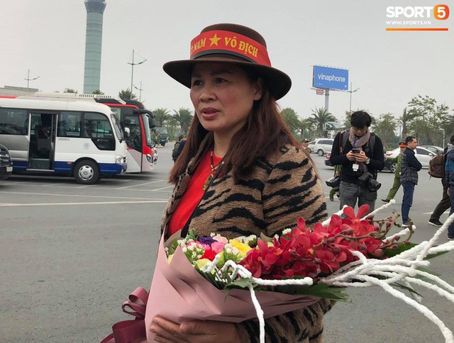 Mẹ Quang Hải khen thầy Park là người hùng đáng yêu, chú Văn Lâm xúc động khi nói về cháu trai - Ảnh 1.