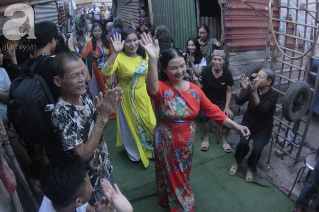 Nụ cười hạnh phúc của những người phụ nữ sống ở khu ổ chuột Hà Nội khi nhận món quà đặc biệt Ngày 20/10 - Ảnh 15.