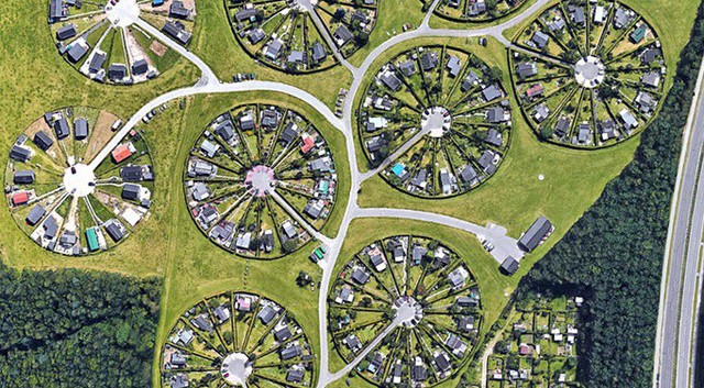 Độc đáo ngôi làng vòng tròn siêu thực ở Đan Mạch - Ảnh 7.