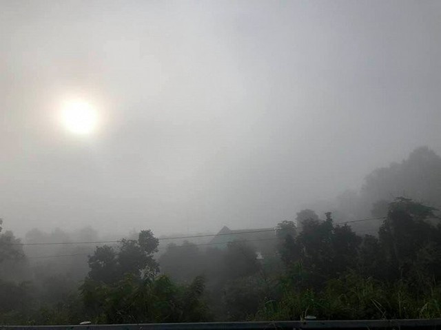 Sương mù dày đặc xuất hiện trên cao tốc TP.HCM - Long Thành - Dầu Giây - Ảnh 1.
