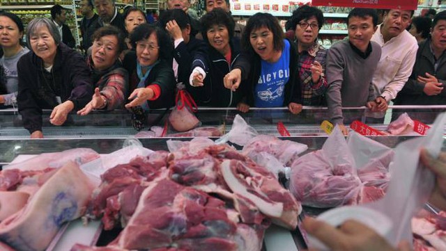 Lợn đột biến khổng lồ 700kg, giải cứu khủng hoảng Trung Quốc - Ảnh 1.