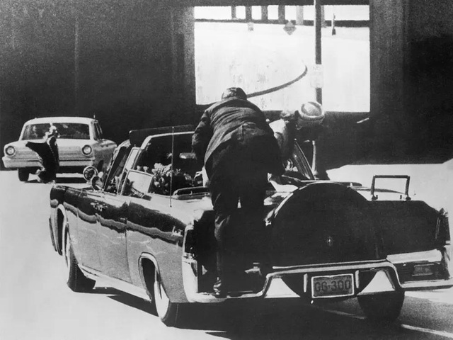 Vụ ám sát tổng thống Kennedy đã “cách mạng hóa” những chiếc xe chuyên chở các Tổng thống như thế nào? - Ảnh 1.