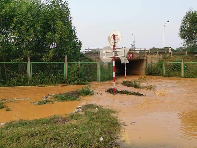 Đường ống nước sạch sông Đà lại vỡ, Viwasupco ngừng cấp nước tối nay  - Ảnh 2.