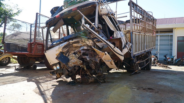  Tai nạn thảm khốc ở Gia Lai: Ô tô bán tải tông trực diện xe tải, 3 người chết, 3 người bị thương - Ảnh 2.