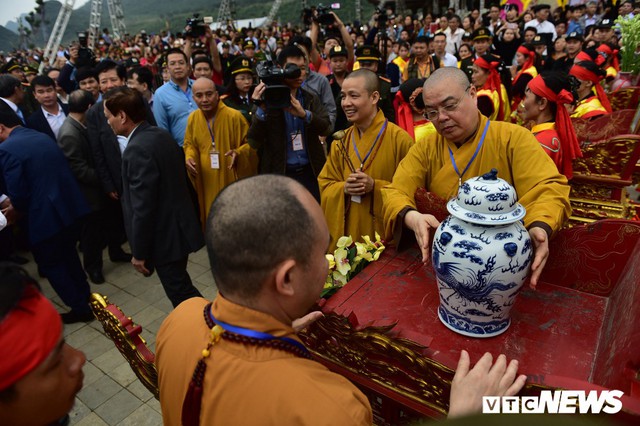 Ảnh: Vạn người tham gia lễ rước nước tại chùa Tam Chúc lớn nhất thế giới - Ảnh 8.