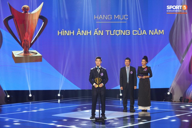 Duy Mạnh cắm cờ trên tuyết được chọn là khoảnh khắc ấn tượng nhất của thể thao Việt Nam năm 2018 - Ảnh 2.