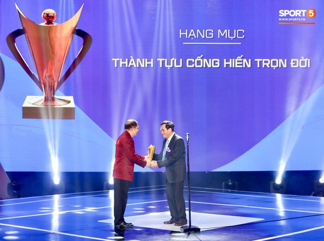Duy Mạnh cắm cờ trên tuyết được chọn là khoảnh khắc ấn tượng nhất của thể thao Việt Nam năm 2018 - Ảnh 12.