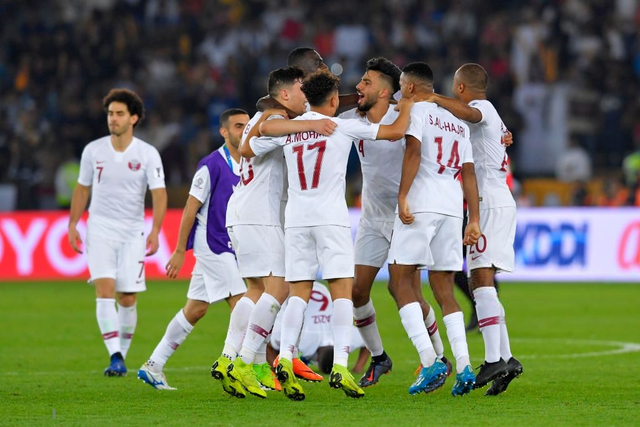 Khoảnh khắc tân vương Qatar hãnh diện nâng cao cúp vô địch, khép lại hành trình Asian Cup 2019 không thể quên - Ảnh 3.